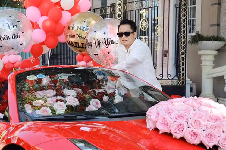 Hiện dòng siêu xe Ferrari 488 Pista đã có đến 3 biến thể bao gồm bản tiêu chuẩn, phiên bản đặc biệt Ferrari 488 Pista Piloti được ra đời để kỷ niệm chiến thắng của đội đua AF Corse trong giải vô địch World Endurance Championship (WEC) 2017 hay Ferrari 488 Pista Spider được trình làng tại sự kiện Pebble Beach Concourse d’Elegance 2018 diễn ra vào tháng 8 và đến cuối năm 2020 mới về Việt Nam.