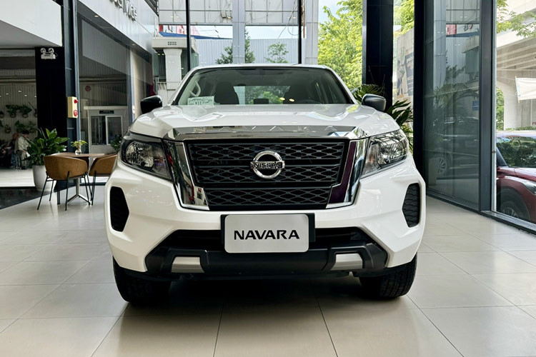 Ngoài ra, khách hàng sẽ có thêm 1 tùy chọn nâng cấp cho phiên bản của mẫu xe bán tải Nissan Navara EL 2WD 2024 với sự bổ sung nhẹ về trang bị. Trước đây không có lựa chọn bản này tại Việt Nam.