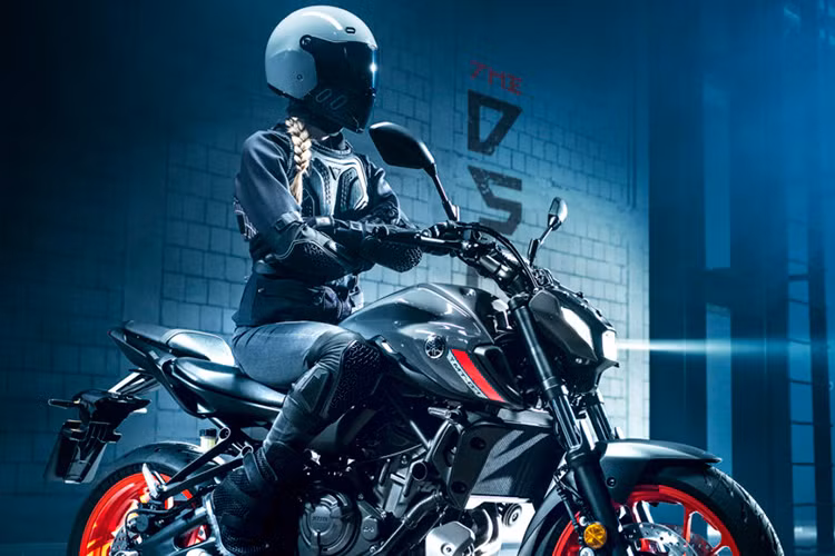 Yamaha MT-07 2021 mới khi ra mắt thị trường sẽ có ba màu sơn: Storm Fluo, Icon Blue và Tech Black.