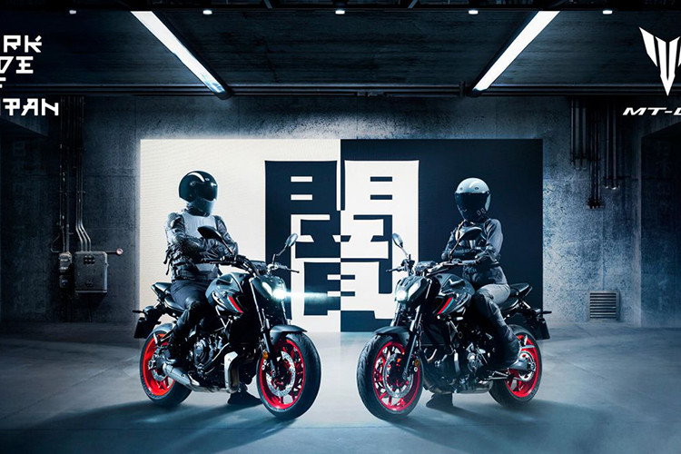 Như đã biết, cách đây ít lâu thì mẫu xe đỉnh cao Yamaha MT-09 đến từ Nhật Bản vừa chính thức ra mắt phiên bản mới với loạt cập nhật từ ngoại hình cho tới nội công. Không để các fan phải chờ lâu, mới đây thì Yamaha đã vừa tung ra phiên bản mới cho đàn em Yamaha MT-07 2021 mới với những nâng cấp không hề kém cạnh so với đàn anh của mình.