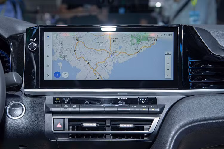 Tương tự thế hệ cũ, xe vẫn có hệ thống an toàn chủ động Toyota Safety Sense. Bên cạnh đó, xe còn có thêm hệ thống hỗ trợ ra khỏi xe an toàn và phanh hỗ trợ đỗ xe mới.