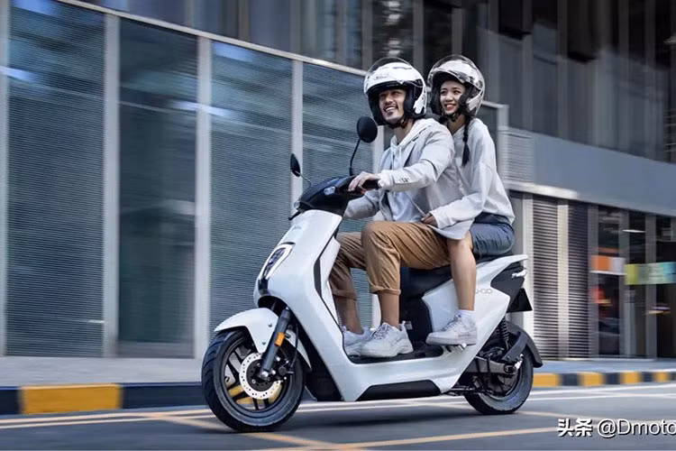 Cả hai phiên bản Honda U-GO đều có chung trang bị bộ pin Lithium-ion 48V và 30Ah, có dung lượng 1,44 kWh. Khách hàng có nhu cầu có thể nâng cấp lên bộ pin khác có dung lượng 2,88 kWh.