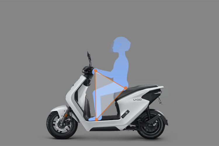 Honda U-Go là một mẫu xe máy điện giá rẻ nên có thiết kế khá đơn giản, nhưng vẫn giữ được triết lý thiết kế thân thiện với người dùng. Tổng thể xe mang ngoại hình như một chiếc xe ga nhỏ gọn với thiết kế hai chỗ ngồi, sàn để chân rộng rãi, tay lái bố trí hợp lý tạo nên tư thế ngồi thoải mái.