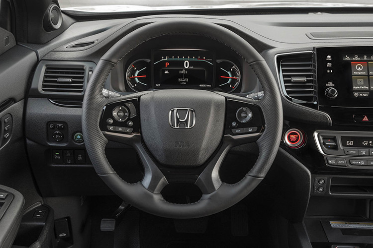 Mâm của Passport EX-L sẽ lên tới 20 inch sơn màu xám mờ. Bên trong cabin, vô lăng bọc da, ghế lái chỉnh điện 10 hướng, hệ thống thông tin giải trí HomeLink với màn hình 8 inch với khả năng tương thích Android Auto và Apple CarPlay,...