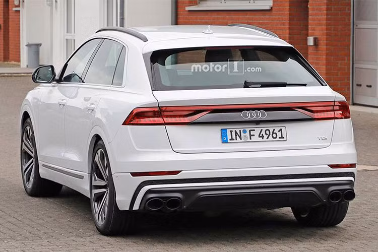 Theo tin đồn, mẫu xe hiệu suất cao Audi SQ8 mới này sẽ được trang bị động cơ xăng V6 mạnh mẽ, đi với mô-tơ điện có mức tiêu thụ điện năng 20 kWh. Ngoài ra, xe còn sử dụng cấu trúc điện 48 V của hãng Audi và cụm pin lithium-ion nhỏ bên dưới cốp sau.