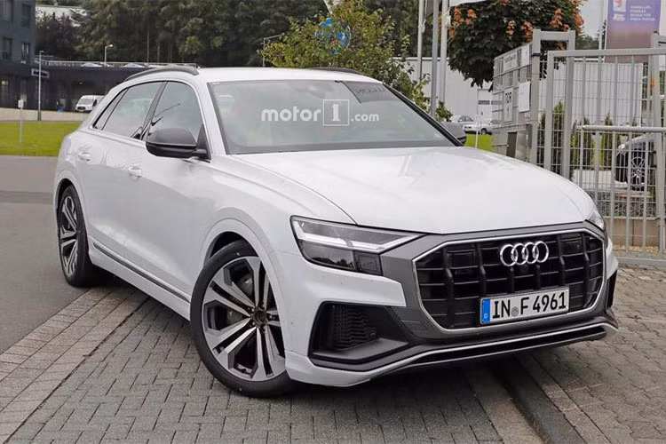 Hiện Audi Q8 đời 2019 đang là phiên bản mạnh nhất sở hữu công suất tối đa 444 mã lực. Trong khi đó, Audi SQ8 2019 được cho là sẽ sở hữu công suất tối đa 470 mã lực và mô-men xoắn cực đại 699 Nm.