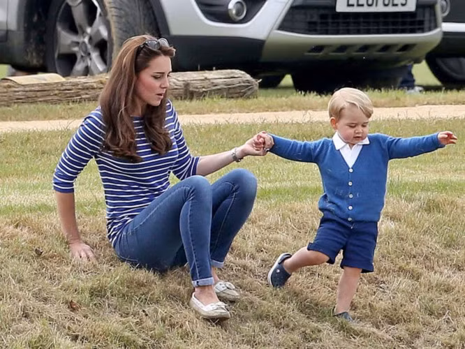 Những hình ảnh siêu dễ thương của Hoàng tử George - Hình 8 Nhung hinh anh sieu de thuong cua Hoang tu George-Hinh-8