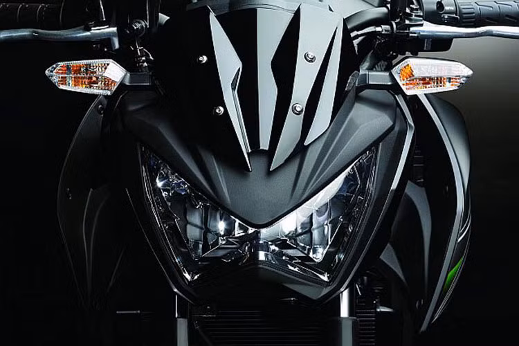 Như vậy, còn 4 mẫu xe nữa là Kawasaki sẽ hoàn thành việc ra mắt bộ sưu tập xe cho năm 2019 của mình. Một trong số đó, đến 90% sẽ có sự xuất hiện của chiếc xe môtô naked-bike Kawasaki Z400.