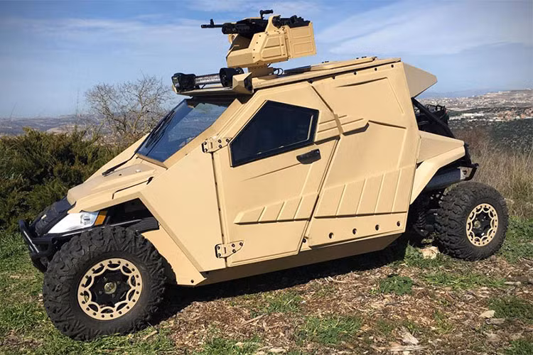 Đặc biệt, mẫu xe địa hình Plasan Yagu được trang bị lớp bọc thép 360 độ có khả năng chống đạn B6+ và làm bằng vật liệu tổng hợp. Đây là lần đầu tiên một mẫu xe chống đạn đi kèm những tấm thép với bề mặt 3D thay vì hoàn toàn phẳng như trước. Nói cách khác, Plasan Yagu sẽ có thiết kế ấn tượng hơn những mẫu xe bọc thép thông thường.