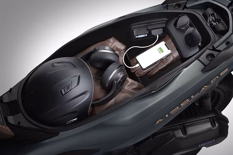 Đồng thời, việc làm ngắn hành trình van cũng giúp giảm lực cản do ma sát trong quá trình hoạt động. Ngoài ra, động cơ còn được trang bị hệ thống tăng xích cam thủy lực. Lực tì ổn định từ hệ thống tăng thủy lực giúp cho xích cam luôn duy trì được trạng thái hoạt động tốt nhất. Điều này giúp giảm ma sát, tiếng ồn và độ rung khi động cơ phải hoạt động ở cường độ cao, góp phần nâng cao hiệu quả sử dụng nhiên liệu.