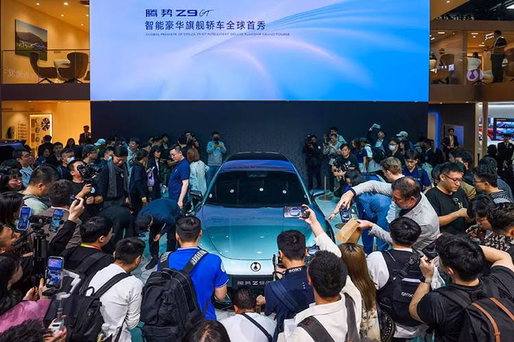 Hãng xe cho biết BYD Z9 GT 2024 mới là mẫu sedan đầu tiên thuộc dòng Z-Series, dù kiểu dáng của mẫu xe này giống với station wagon nhiều hơn. Đối thủ trực tiếp của Z9 GT sẽ là Porsche Taycan và Mercedes-Benz EQS.