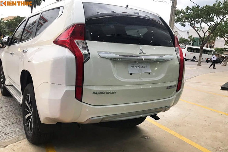 Hai phiên bản Mitsubishi Pajero Sport máy dầu sẽ giúp các chủ xe vận hành kinh tế hơn, phù hợp hơn nữa cho những khách hàng có mục đích mua xe để kinh doanh dịch vụ nhờ khả năng tiết kiệm nhiên liệu của động cơ dầu, cũng như hưởng lợi từ việc giá dầu rẻ hơn xăng tại Việt Nam.