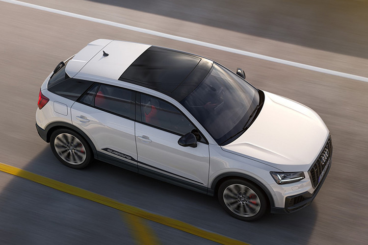 Hệ dẫn động quattro trên SQ2 có một bộ ly hợp thủy lực đa đĩa luôn truyền mô-men xoắn tới các trục, với khả năng truyền 100% sức mạnh tới cầu sau chỉ trong mili giây. Xe có khả năng tăng tốc từ 0-100km/h chỉ trong 4,8 giây và tốc độ tối đa 250km/h. Dù đã nhận đơn đặt hàng cho chiếc xe tại châu Âu, nhưng Audi chưa công bố giá bán Audi SQ2. Thời gian giao xe dự kiến tới khách hàng sẽ bắt đầu từ đầu năm 2019.