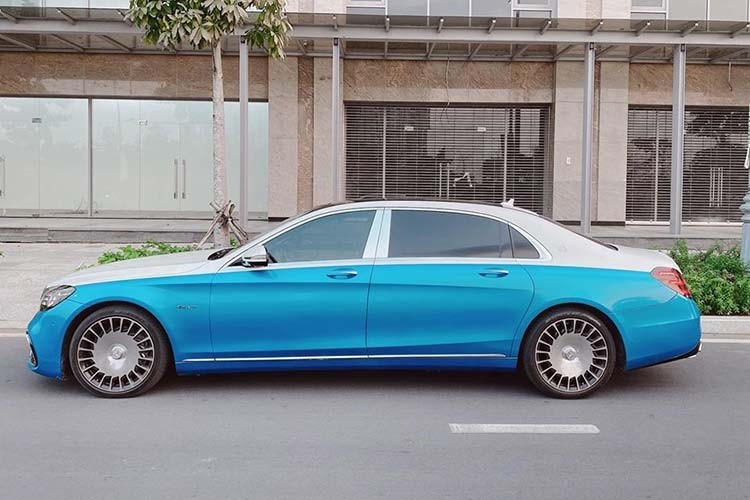 Diệp Lâm Anh cho biết, chiếc xe siêu sang Mercedes-Maybach S450 4 Matic mình rao bán thuộc đời 2018 và đã chạy được quãng đường dài hơn 15.000 km. Cô cũng sẽ để lại lộc cho người mua chiếc Mercedes-Maybach S450 4 Matic này là một túi hàng hiệu của Chanel nhưng với điều kiện người này là nữ.