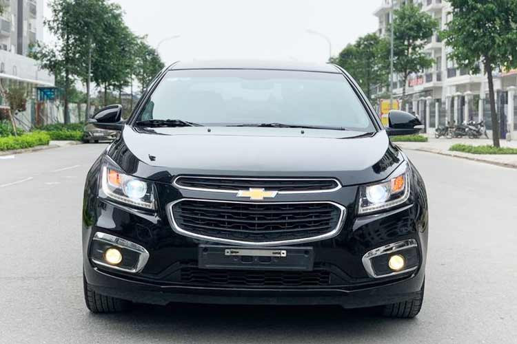 Chevrolet Cruze LTZ 2017 sử dụng động cơ Ecotec I4 1.8L, sản sinh công suất cực đại 139 mã lực, momen xoắn cực đại 176 Nm. Khối động cơ trên nhận sự hỗ trợ của hộp số tự động 6 cấp. Bản LT sử dụng động cơ I4 1.6L, sản sinh công suất tối đa 107 mã lực, momen xoắn tối đa 150 Nm, kết hợp cùng hộp số sàn 5 cấp.