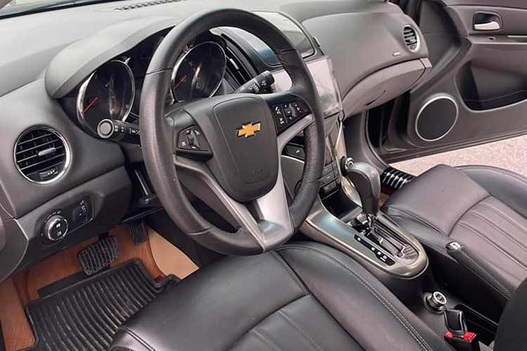 Ngoài ra, do xe Chevrolet Cruze 2017 không còn phân phối chính hãng tại Việt Nam nên trong quá trình sử dụng nếu chẳng may hỏng hóc, rất có thể người mua sẽ phải mất thời gian chờ đợi để có phụ tùng thay thế.