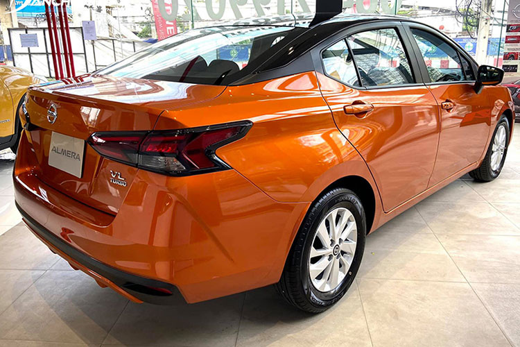 Nissan Almera tai Viet Nam dang giam toi 70 trieu 