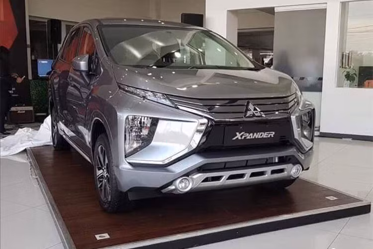 Mitsubishi Xpande 2018 được xem là mẫu xe đa dụng MPV 7 chỗ, gầm cao của nhà sản xuất ôtô Nhật Bản. Thế hệ Xpander đầu tiên trong lần ra mắt tại thị trường Indonesia tháng 8/2017. Mitsubishi Xpander chính là phiên bản sản xuất thương mại của mẫu xe ý tưởng XM Concept, từng ra mắt tại triển lãm VMS 2017 ở Việt Nam.