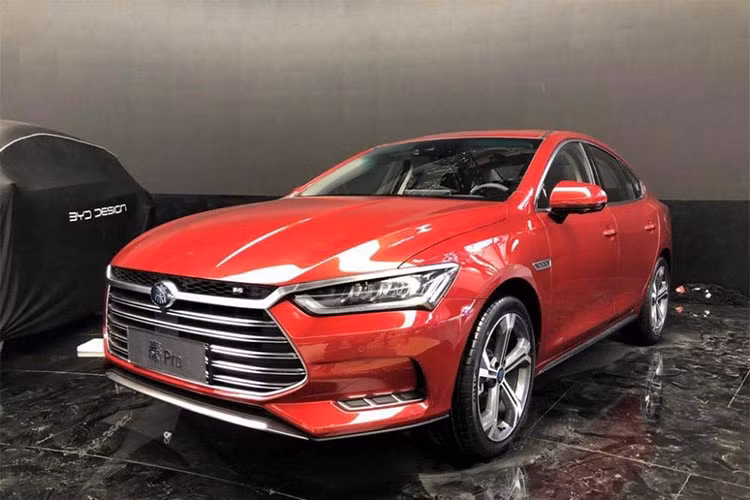 Thương hiệu xe hơi Trung Quốc BYD vừa chính thức hé lộ hình ảnh cùng những thông tin chi tiết hơn về mẫu xe sedan BYD Qin Pro, một chiếc plug-in hybrid sẽ ra mắt ở triển lãm ôtô Bắc Kinh 2018 vào 25/4 tới.