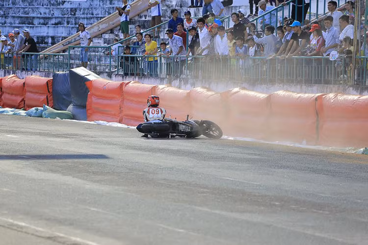 Được coi là thể thức dễ nhất trong ngày đua, tuy nhiên hạng Blade 110 cc cũng diễn ra đầy kịch tính khi do tất cả những chiếc xe đều giống nhau, yếu tố quyết định chiến thắng sẽ phụ thuộc hoàn toàn vào kỹ năng và bản lĩnh của từng "tay nài". 