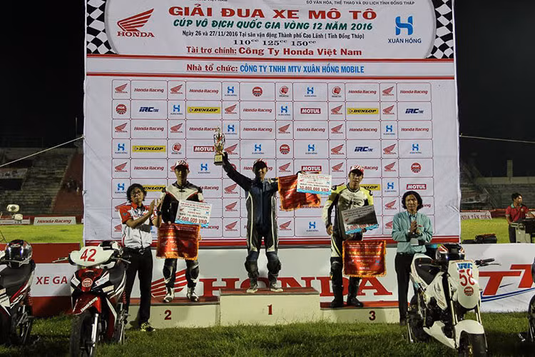 Cuối ngày thi đấu, kết quả giải đua xe Honda tại Đồng Tháp thuộc về các tay đua: Hạng Blade 110 Nhất: Nguyễn Thanh Tuấn số đeo 43, Nhì: Nguyễn Phụng Vỹ số đeo 44, Ba: Tiên Chí Uy số đeo 42. Hạng MSX125; Nhất: Nguyễn Quang Đức số đeo 61, Nhì: Vũ Lê Trần Phụng số đeo 58 , Ba: Nguyễn Thành Lộc số đeo 56.