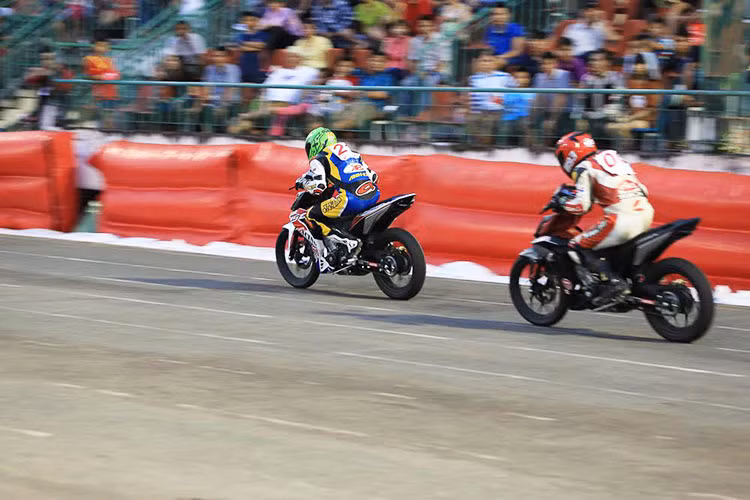 Một điều dễ nhận thấy ở tất cả các thể thức đấu xe máy Honda tại Đồng Tháp vừa qua, đó là tính cạnh tranh cực cao của các tay đua ở nhiều vòng, khi họ sẵn sàng áp rất sát đối thủ để chờ cơ hội bứt phá. Với sự cạnh tranh khốc liệt, đây thực sự là một giải đấu đáng xem.