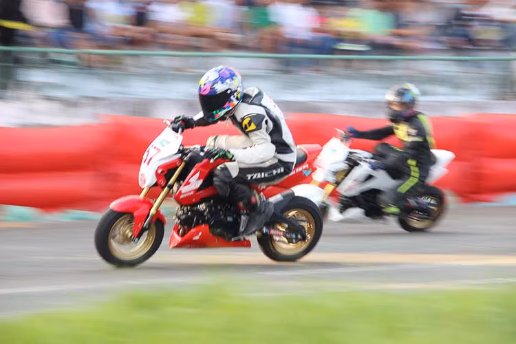 Ở thể thức MSX 125, những chiếc xe đua cũng khá gần với nguyên bản khi chỉ được bỏ đi một số chi tiết như đèn chiếu sáng, đèn tín hiệu... để khiến xe nhẹ hơn. Với máy côn tay và kích thước nhỏ gọn của chiếc MSX, thể thức này cũng gây không ít bất ngờ cho khán giả.