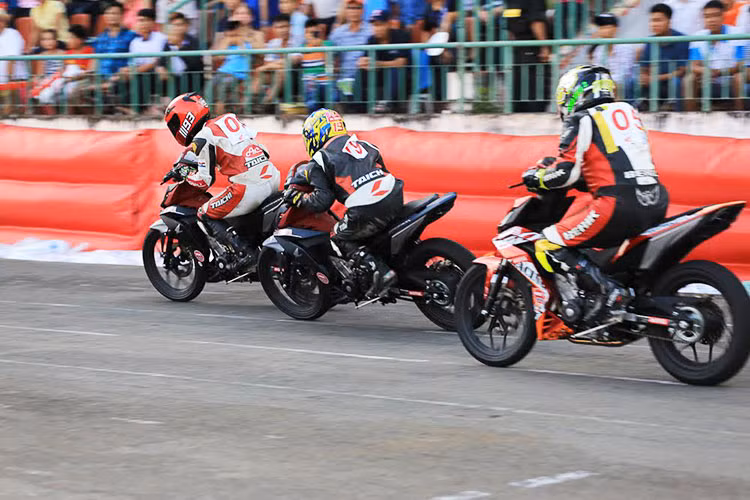 Thể thức cuối cùng thi đấu là Honda Winner 150 chuyên nghiệp - nơi các tay nài sẽ thi đấu với nhau trên những chiếc xe đua Winner 150 độ một số chi tiết. Ở thể thức này, sự cạnh tranh đã không chỉ xuất hiện ở các chiếc xe mà còn là bản lĩnh, kinh nghiệm thi đấu của từng tay đua.