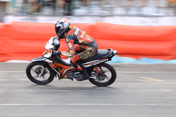 Tại giải đua xe máy vừa diễn ra tại tỉnh Đồng Tháp được tổ chức vào ngày 26/11/2016 đã có sự tham gia của 56 tay đua tranh tài trong 4 hạng mục MSX125, Blade, Wave và Winner 150, được kỳ vọng sẽ thu hút khoảng 3.500 lượt khán giả đến tham dự.