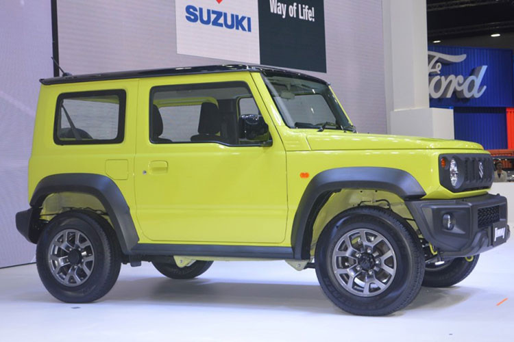 Dù có giá Suzuki Jimny khá đắt đỏ, nhưng mẫu SUV được mệnh danh là "tiểu Mercedes-Benz G-Class" này vẫn nhanh chóng "cháy hàng" tại Thái Lan. Theo hãng Suzuki, hiện đã có hơn 36 khách hàng đặt cọc để mua Jimny 2019. Trong khi đó, số xe Suzuki Jimny 2019 dành cho thị trường Thái Lan chỉ rơi vào khoảng 30 chiếc.