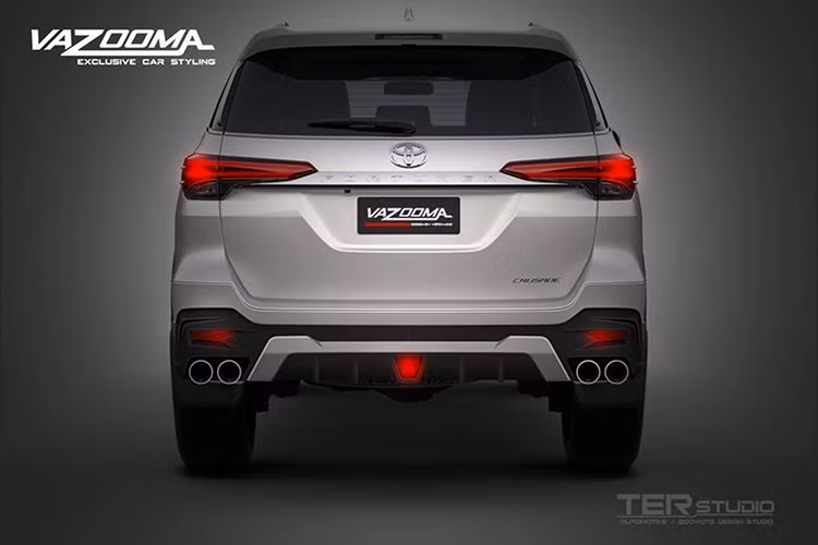 Để phù hợp với bộ bodykit hầm hố, chủ nhân của Fortuner thường phải trang bị thêm một bộ mâm lốp cỡ lớn, dùng gai lốp Off-road để tăng thêm vẻ đẹp thẩm mỹ cho ngoại hình, đồng thời cũng giúp xe vận hành êm ái hơn hẳn nguyên bản. Đáng tiếc là động cơ và nội thất của Toyota Fortuner 2017 không có gì thay đổi khi được lắp bộ body kit Vazooma-X.