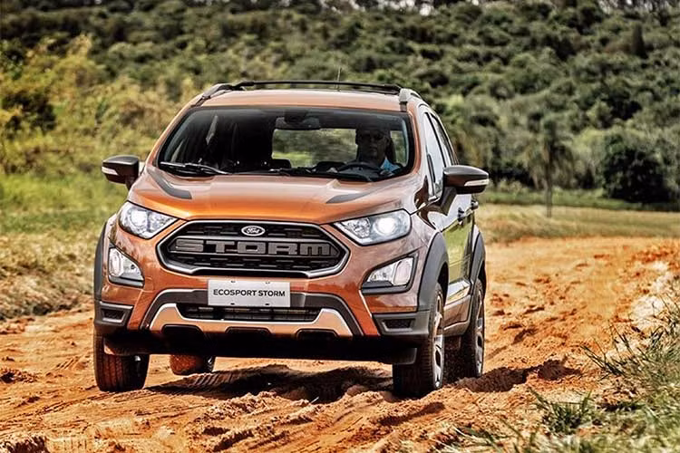 Hãng xe Mỹ vừa chính thức giới thiệu phiên bản mới mâng tên Ford EcoSport Storm 2018 tại thị trường Nam Mỹ, cụ thể là tại Brazil, đồng thời bắt đầu cho khách đặt trước chiếc xe. Về cơ bản, EcoSport Storm mới chính là phiên bản thương mại của mẫu concept cùng tên đã ra mắt tại triển lãm Sao Paolo hồi năm 2014.