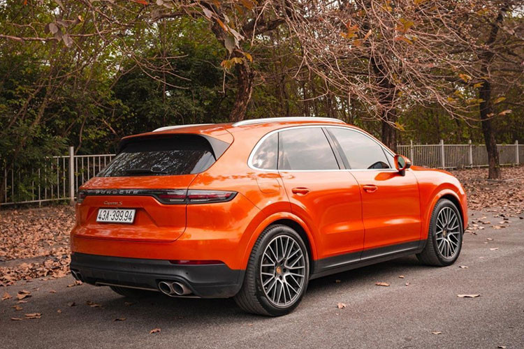 Porsche Cayenne S 2018 đang rao bán sử dụng động cơ V6 twin-turbocharged dung tích 2.9 L, đi kèm hộp số ly hợp kép 8 cấp, sinh công suất tối đa 440 mã lực cùng mô-men xoắn cực đại 550Nm. Xe chỉ mất 5,2 giây để tăng tốc từ 0 – 100 km/h trước khi đạt tốc độ tối đa 265 km/h. 