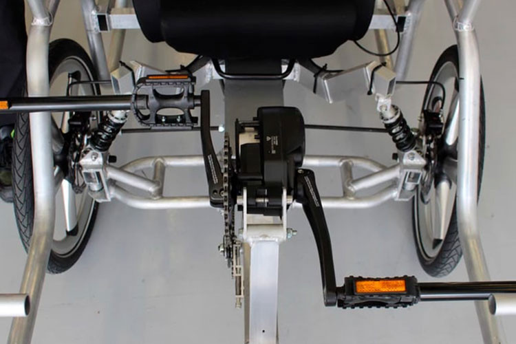 Để phù hợp với luật pháp xe đạp điện ở Anh Quốc và châu Âu, mô tơ điện của xe được giới hạn 250 W và nó sẽ chỉ hỗ trợ nỗ lực đạp xe của bạn lên 25 km/h.