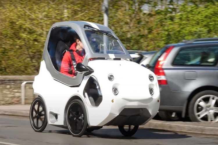 Đi xe đạp là một phương pháp tốt để cắt giảm thời gian tắc đường trong thành phố, tiền mua nhiên liệu và lượng khí thải carbon ra môi trường. Nhưng đa số người sở hữu ôtô vẫn thích phương tiện 4 bánh ấm cúng, tiện nghi trước thời tiết xấu của họ hơn. Vì lý do đó, một người ưa thích xe đạp đã sáng chế ra xe đạp điện DryCycle.