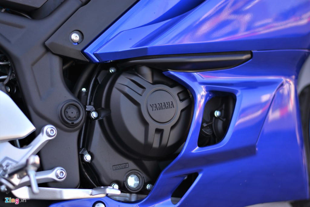 Yamaha cho biết họ đã cải tiến khối động cơ 321 cc trên phiên bản mới, tuy nhiên mức công suất vẫn được giữ nguyên 42 mã lực tại 10.750 vòng/phút, mô-men xoắn cực đại 29,6 Nm tại 9.000 vòng/phút.