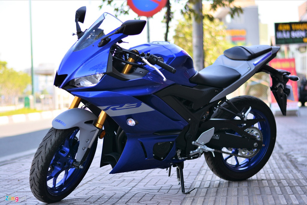 Được ra mắt vào đầu tháng 9 năm ngoái, mẫu xe Yamaha YZF-R3 2020 nhanh chóng thu hút sự chú ý của người dùng nhờ sự lột xác về thiết kế lẫn nâng cấp về công nghệ. Một cửa hàng chuyên nhập khẩu xe môtô tại TP.HCM vừa mang mẫu xe này về bán với mức giá 129 triệu đồng.
