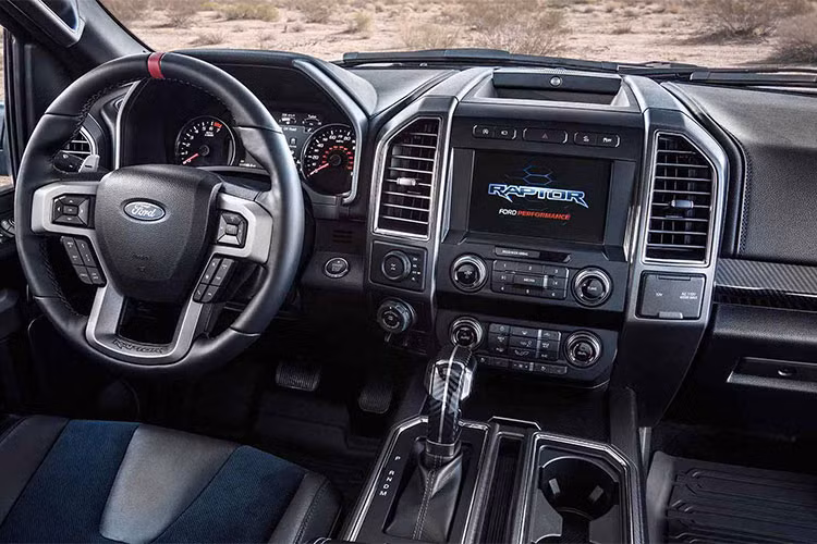 Trang bị hệ thống kiểm soát New Trail Control™ system khi xe hoạt động trên những với địa hình gồ ghề, hệ thống này sẽ tự động kiểm soát điều khiển động cơ tự động điều chỉnh mức mô-men xoắn và phanh phù hợp cho từng bánh xe riêng lẻ và người lái chỉ việc tập trung vào việc điều khiển xe. Hệ thống kiểm soát này có thể được kích hoạt ở tốc độ từ từ 1,6 đến 32km/h (1 mph đến 20 mph).