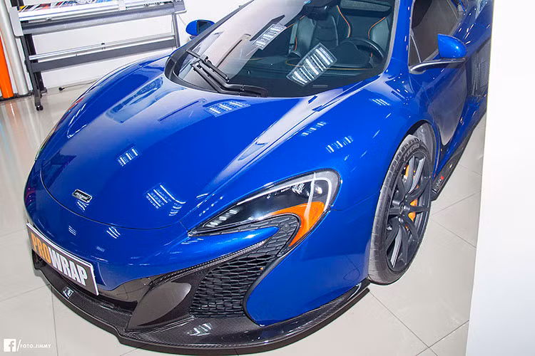 Tại thị trường Việt Nam, mức giá dành cho chiếc siêu xe McLaren này khoảng 16 tỷ đồng sau khi ra biển trắng. Sau siêu xe này và Lamborghini Aventador SV, giới yêu xe tại Việt Nam đang ngóng chờ Minh Nhựa đăng ký biển số cho "thần gió" Pagani Huayra trị giá hơn 80 tỷ đồng.