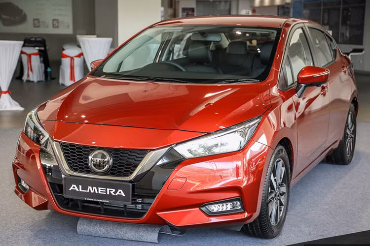 Nissan Almera tai Viet Nam tiep tuc giam gia 70 trieu dong