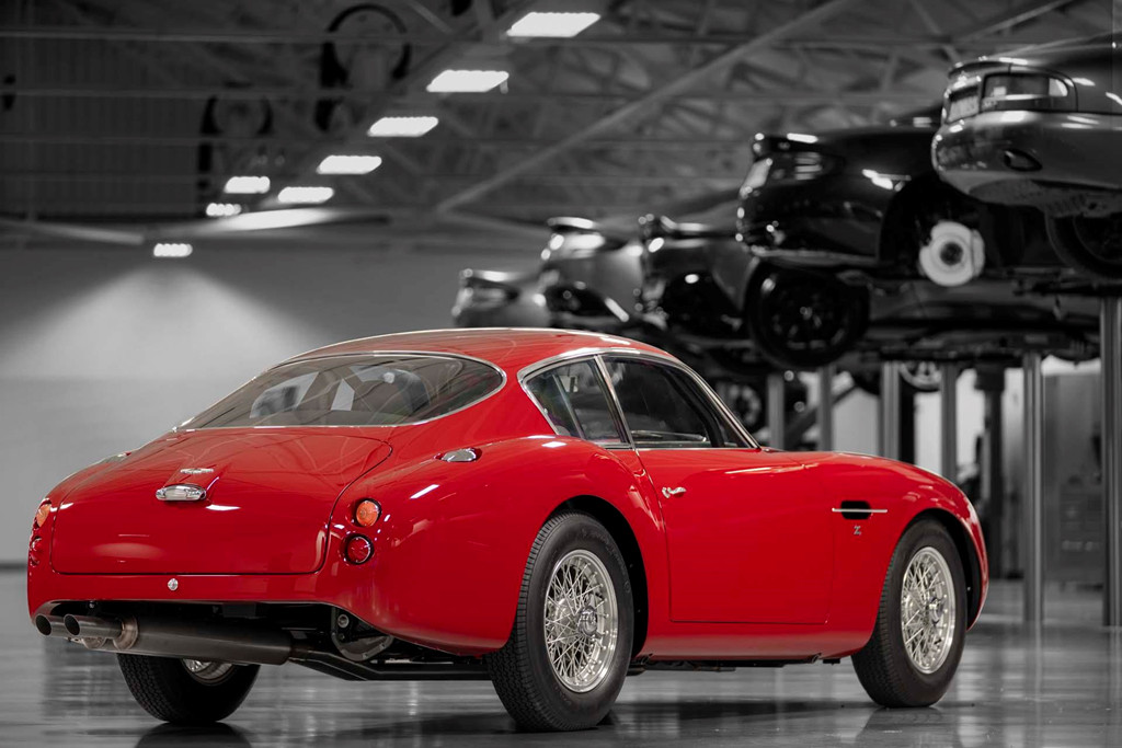 DB4 GT Zagato không phải là mẫu xe cổ duy nhất được sản xuất trở lại, trước đây, Aston Martin cũng từng xuất xưởng 25 chiếc DB5 với cùng thông số với phiên bản từng xuất hiện trong bộ phim James Bond “Goldfinger”.