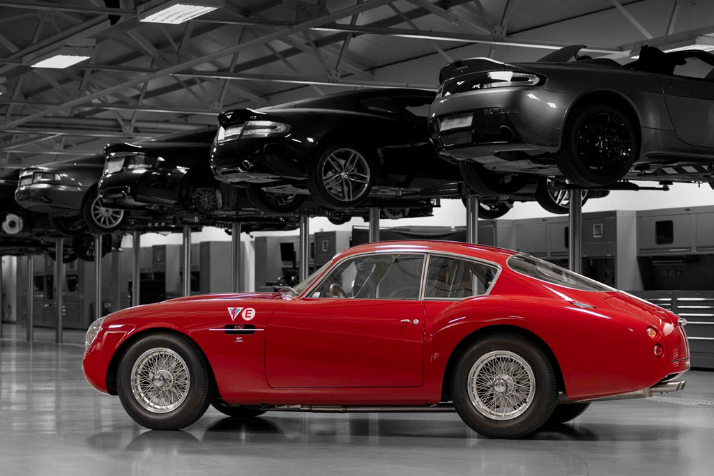Mỗi chiếc Aston Martin DB4 GT Zagato sẽ được bán kèm với một chiếc DBS GT Zagato, vốn được phát triển từ mẫu xe DBS Superleggera vừa được ra mắt. Giá bán của bộ đôi này lên đến 7,9 triệu USD.