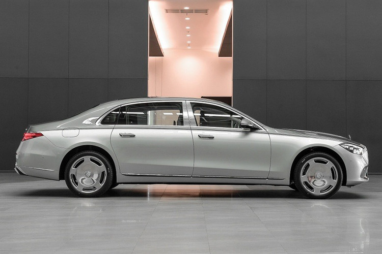 Mercedes-Maybach S580 e Premium siêu sang mang đến nhiều tùy chọn màu sắc cao cấp, từ sơn ánh kim, sơn MANUFAKTUR cho đến tùy chọn ngoại thất Maybach hai tông màu sang trọng. 