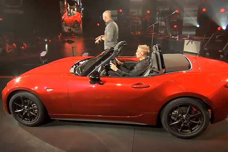 Jim O’Sullivan, chủ tịch và CEO của Mazda Bắc Mỹ cho biết, “Giới truyền thông về ôtô đã không hết lời ca ngợi hiệu năng, phong cách và cảm giác lái mà MX-5 mang lại trong những năm qua".