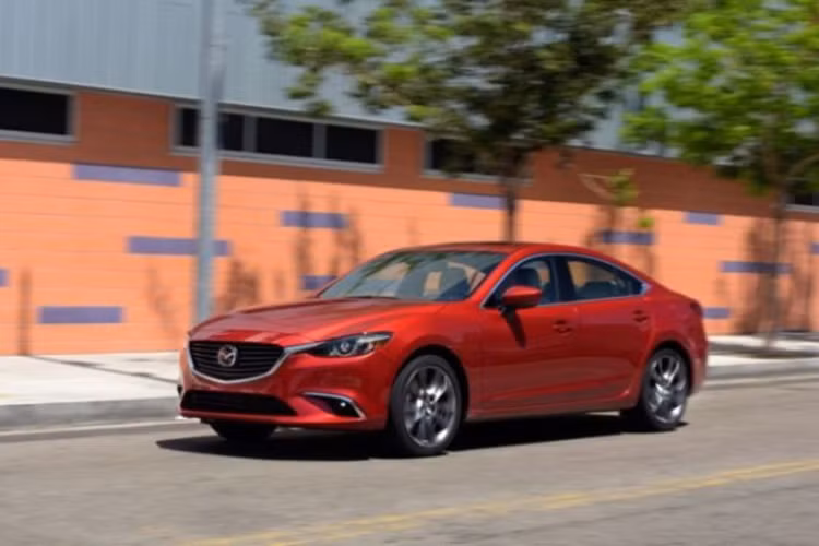 Mazda 6 là một trong những “con át chủ bài” trong chiến lược cạnh tranh của Mazda trên toàn cầu. Xe được trang bị động cơ Skyactiv-G dung tích 2 lít, kết hợp với hộp số tự động 6 cấp, có khả năng sản sinh công suất lên đến 155 mã lực và mô men xoắn đạt 150lb-ft.
