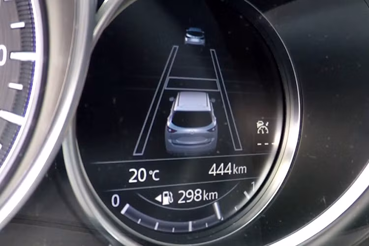 Ngoài ra, công nghệ i-ActivSense còn có chức năng phát hiện và cảnh báo đến người lái, nếu xe đối diện hoặc xe sau ở khoảng cách nguy hiểm có thể gây ra va chạm, hỗ trợ phanh tự động thông minh khi xe chạy ở tốc độ từ 15km/h trở lên và tự động ngưng hoặc giảm tốc nếu có nguy cơ va chạm với xe phía trước khi xe ở tốc độ từ 4-30km/h.