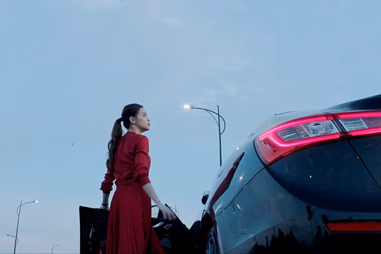 Cung cấp sức mạnh cho cho mẫu xe hạng sang nhà Maserati này là khối động cơ xăng 3.0L V6 tăng áp kép công suất 410 mã lực. Kết hợp cùng hộp số tự động 8 cấp, hệ dẫn động 4 bánh toàn thời gian, Ghibli S Q4 cần 4,8 giây để tăng tốc từ 0-100km/h trước khi đạt vận tốc cực đại 284km/h.