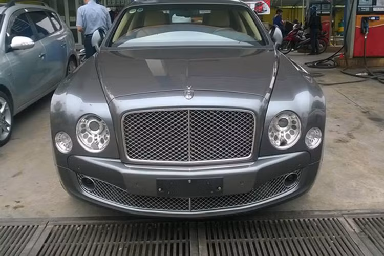 Hiện chưa rõ chi phí cho bộ mâm độ lạ mắt này, tuy nhiên, tại thị trường Việt Nam, rất hiếm những chiếc Bentley Mulsanne được chủ nhân cho lên mâm "khủng". Trong đó, bộ mâm độ sơn 2 màu bạc và đen được cho phù hợp với ngoại thất xám lông chuột trên chiếc Bentley Mulsanne.