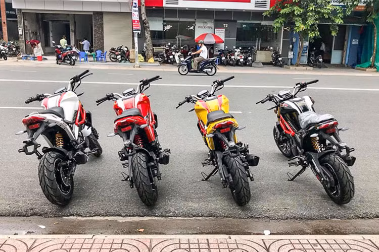 Xe được bán với 2 phiên bản hộp số là số tròn 4 cấp hoặc côn tay 4 cấp (1 tới, 3 số móc còn lại) với mức giá siêu rẻ, chỉ 30 triệu đồng tại Việt Nam. Với kiểu dáng nhái phong cách hãng xe môtô Ducati và giá tương đối rẻ, mẫu xe này thường được nhiều "dân chơi tỉnh lẻ" mua về sử dụng.