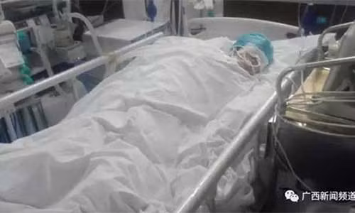 Sức khỏe của Yang bị ảnh hưởng nghiêm trọng sau lần chịu phạt đầu tiên hôm 29/11. Ảnh: South China Morning Post.